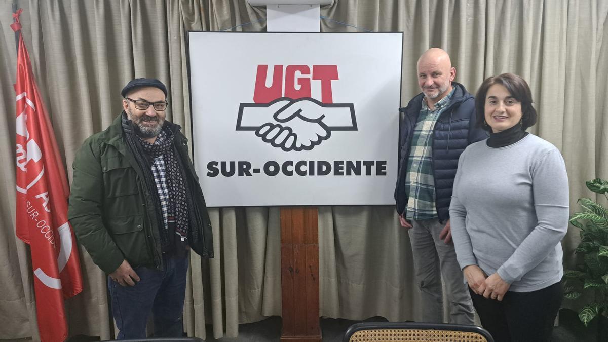 Por la izquierda, Ángel Uría, Emilio de la Cera y Belén Fernández.