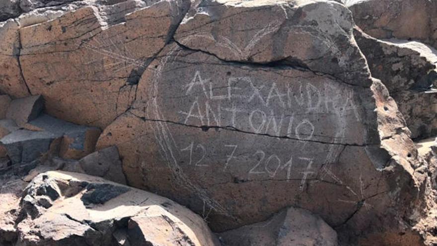 Graban un corazón en el almogarén del Bentayga