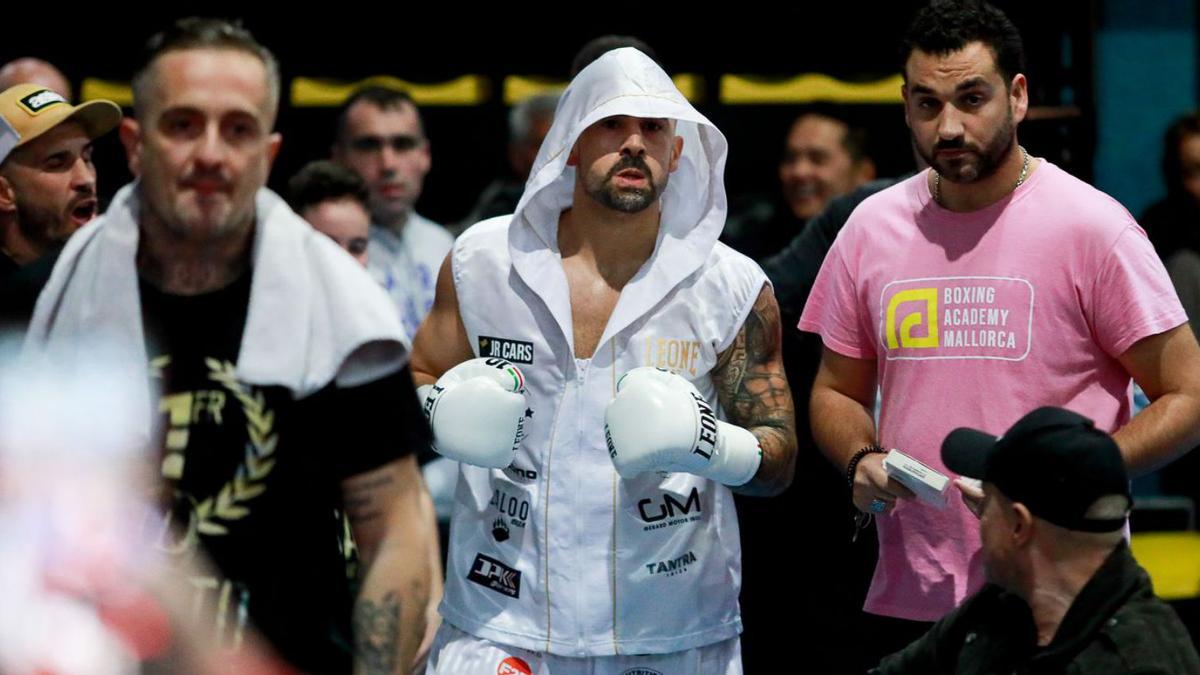 ‘El Káiser’ saltará al ring en Vigo el próximo 29 de abril con una camiseta de la UD Ibiza. | TONI ESCOBAR