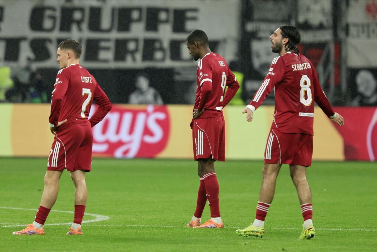 Florian Wirtz, Alexander Isak y Dominik Szoboszlai en un partido reciente del Liverpool.