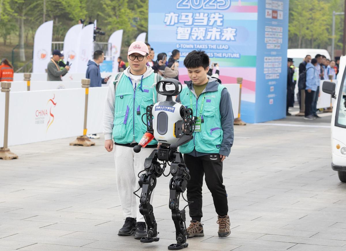 Primera Media Maratón para robots humanoides en Pekín