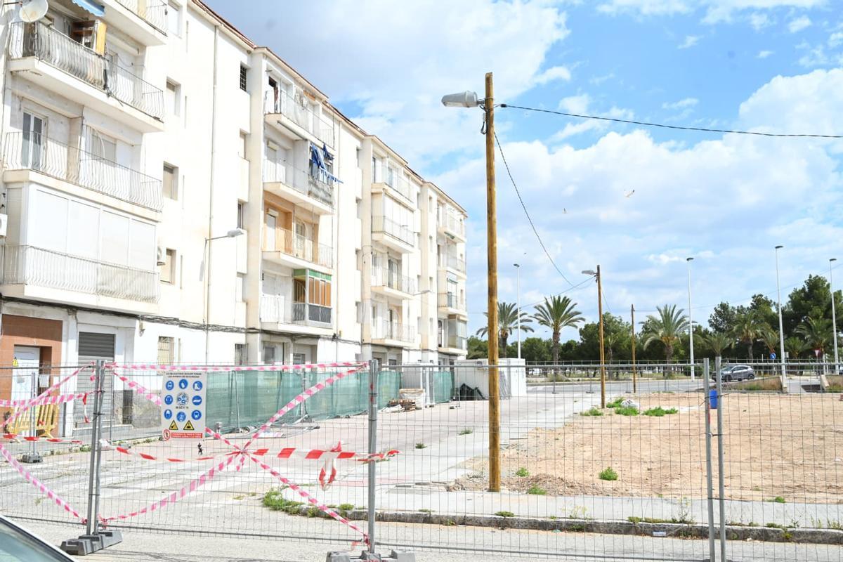 Así ha quedado el solar tras la demolición de los bloques en San Antón