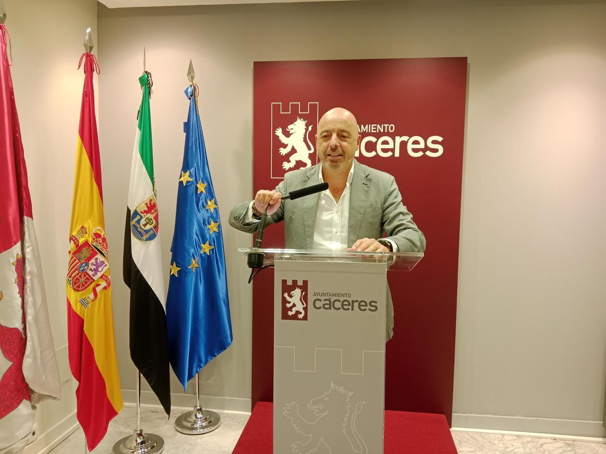 Pedro Muriel, concejal de servicios públicos, en la rueda de prensa tras la junta de gobierno local