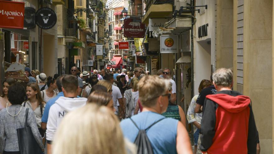 El empleo en hosteleria y agencias de viajes sube el 6,8% en Baleares.