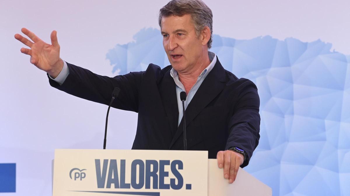 El presidente del Partido Popular, Alberto Núñez Feijóo, interviene durante un acto del Partido Popular, en el Hotel Hiberus, a 31 de mayo de 2025, en Zaragoza, Aragón (España). Durante el acto, el líder nacional del PP ha llamado a los ciudadanos a las c