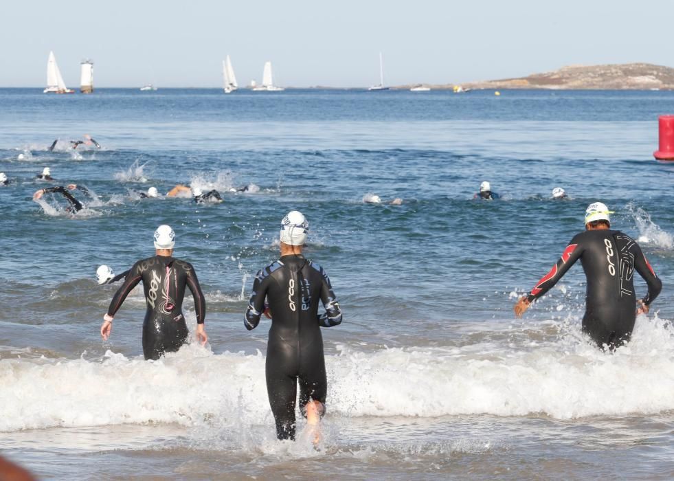 400 nadadores desafían a las aguas de Praia América. // Alba Villar