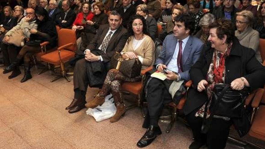 Asistentes a la presentación, ayer, en A Coruña. / carlos pardellas