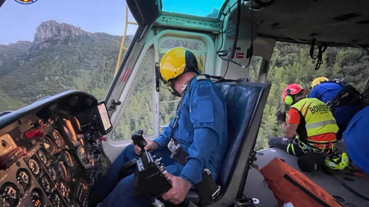 Rescate del helicóptero de los bomberos este fin de semana a cuatro senderistas.