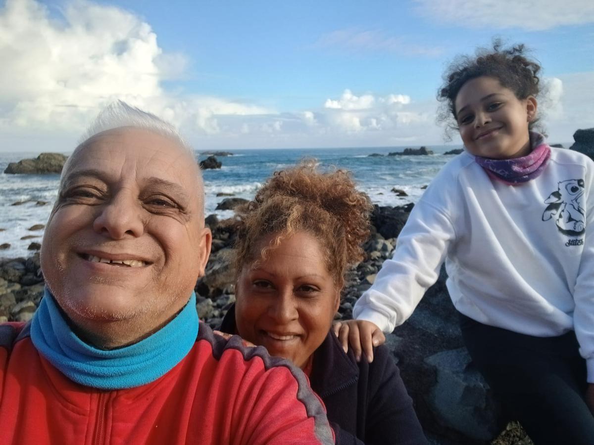Demetrio Ramos junto a su mujer y su hija
