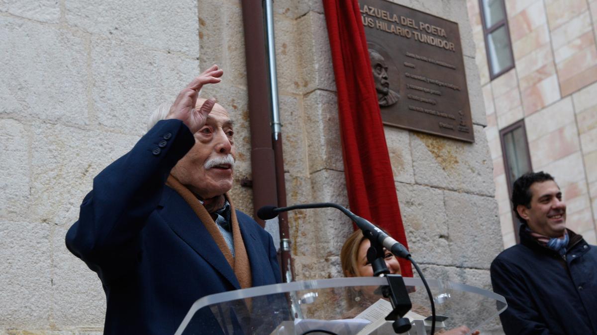 Hilario Tundidor, en la inauguración de la placa en la calle de las Damas