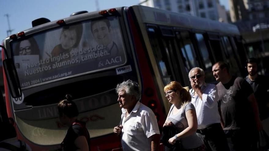 El presidente de Argentina dobla el precio del transporte público