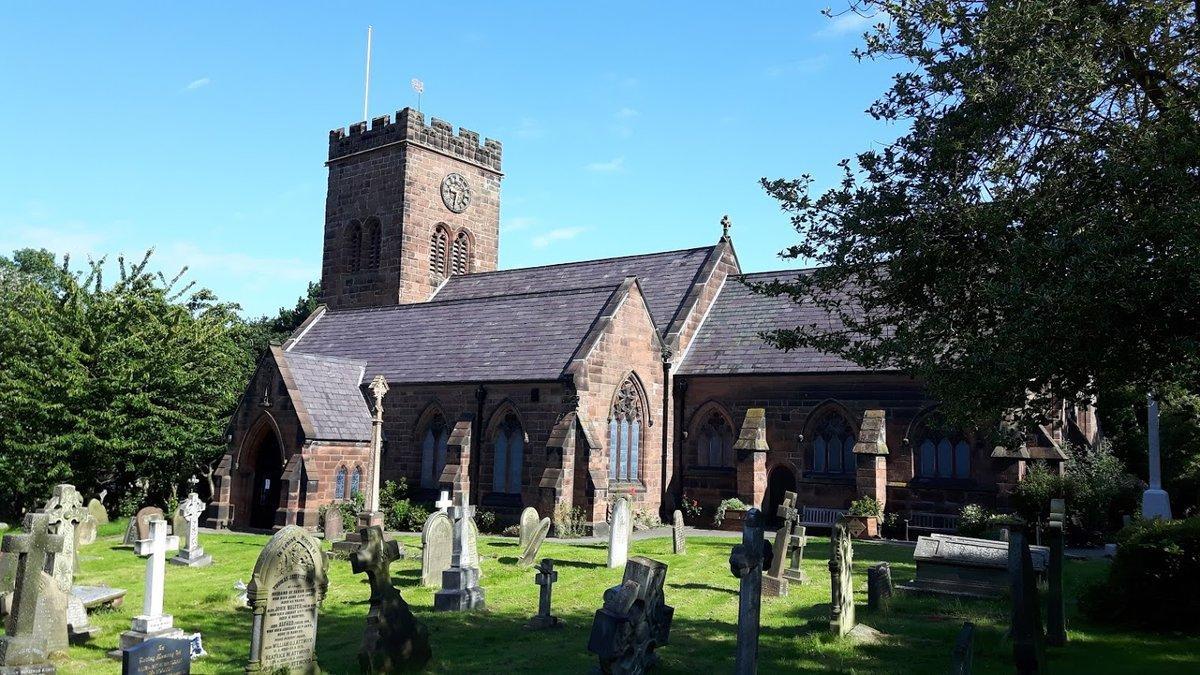 Cementerio de la iglesia de Saint Brigitte en West Kirby, Inglaterra.