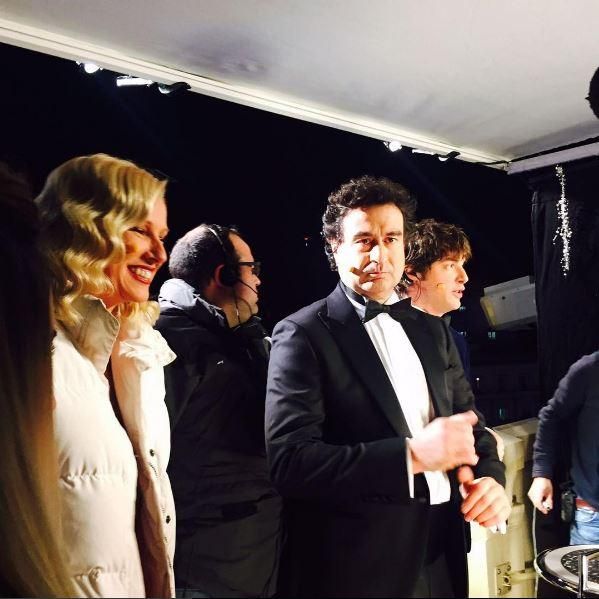 Anne Igartiburu, Pepe Rodríguez y Jordi Cruz durante las Campanadas 2016 en TVE