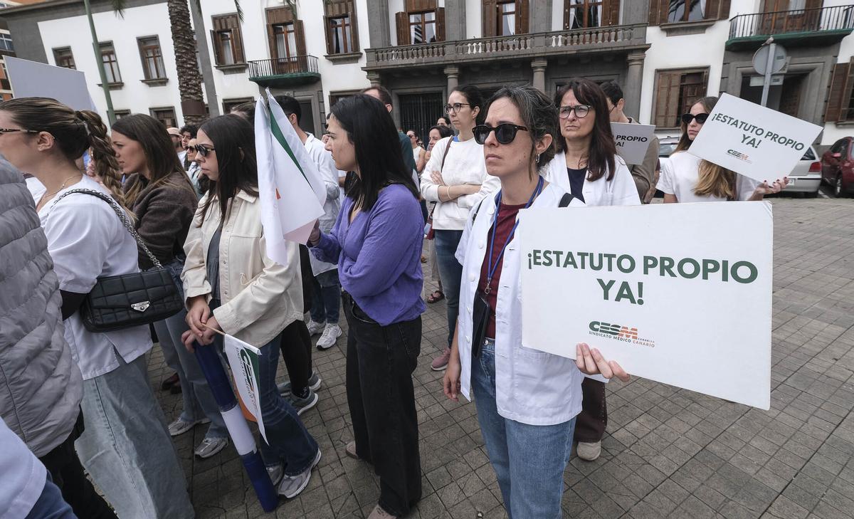 Huelga de médicos en la Plaza de la Feria, Las Palmas de Gran Canaria.