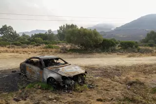 Tarifa estabiliza el fuego y los desalojados regresan: “Hemos vivido momentos muy peligrosos”