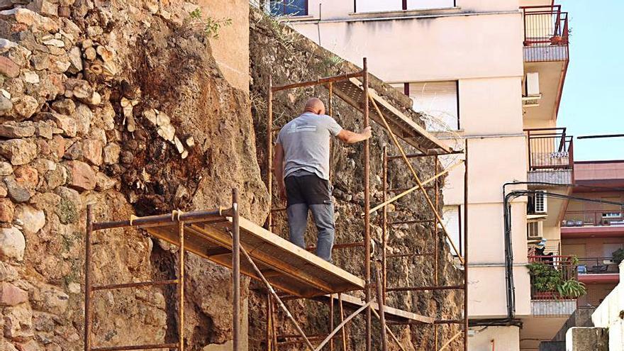 Los operarios han puesto en marcha las actuaciones en el Molí la Mona.