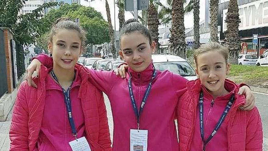 Las tres gimnastas del Marusia, en Murcia. // FdV