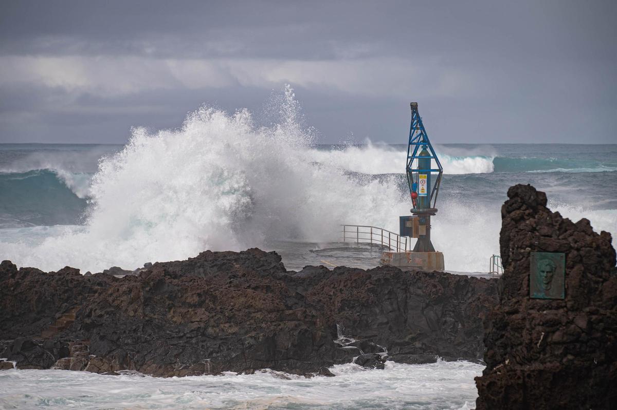 Fuerte oleaje en la costa de Tacoronte