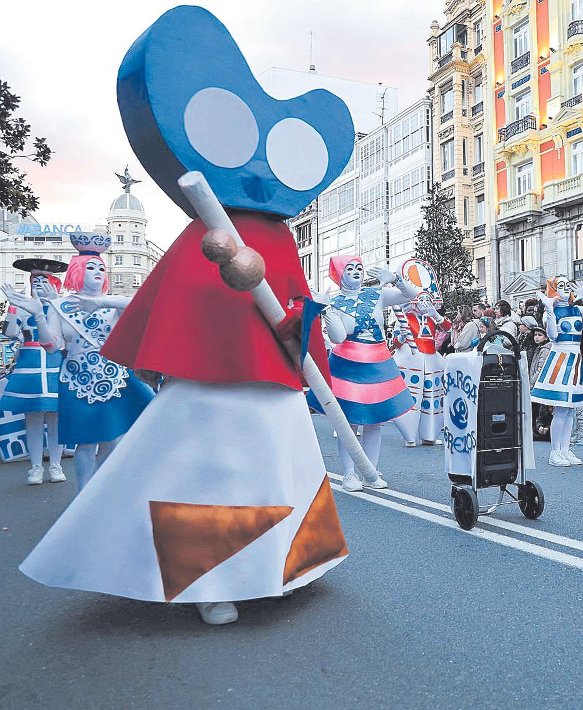 Peregrino de Sargadelos de la comparsa Los Chinchetas de Meicende.