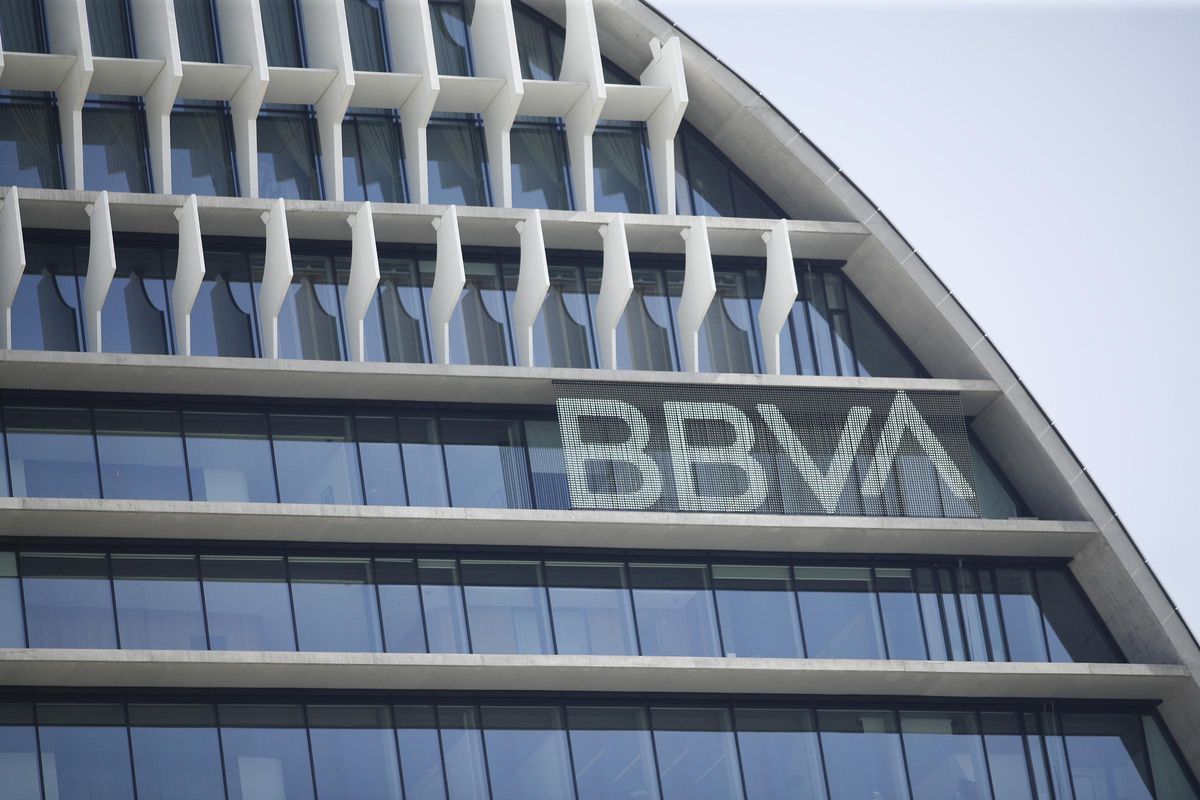 El BBVA eleva un 10% l’opa i evita que els accionistes del Sabadell que l’acceptin paguin impostos El BBVA eleva un 10% l’opa i evita que els accionistes del Sabadell que l’acceptin paguin impostos