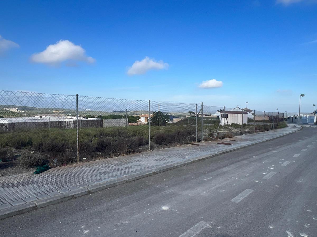 Parcelas que pone en venta el Ayuntamiento de Lucena en El Cahíz.