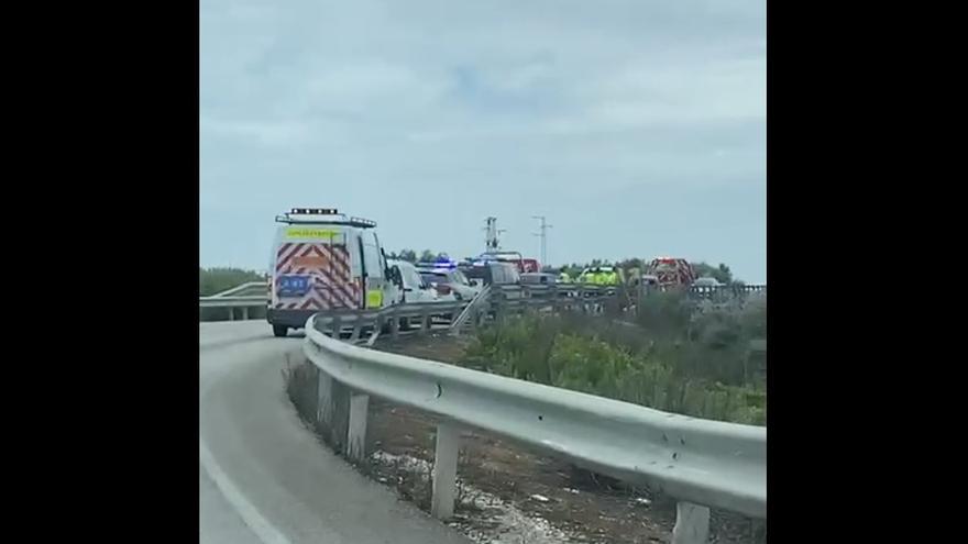 Una conductora de Montilla resulta herida grave en un accidente de tráfico en la carretera de Montalbán