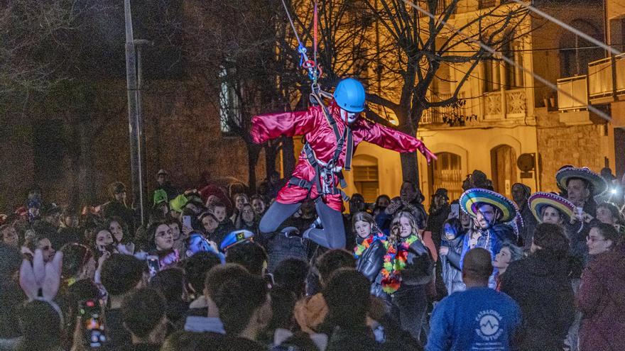 El Carnestoltes aterra a Sallent reivindicant l&#039;esperit dels vells carnavals