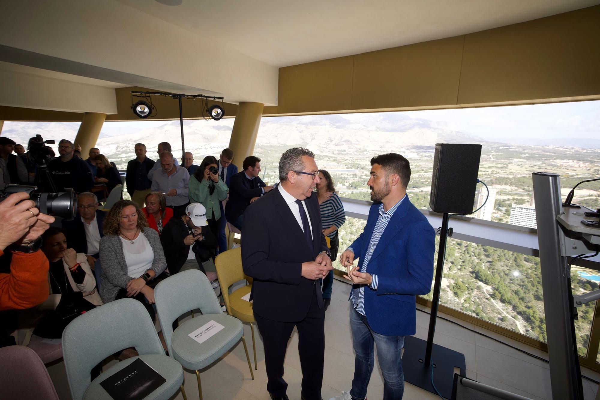 Así fue la presentación de David Villa para el 'nuevo' CF Benidorm