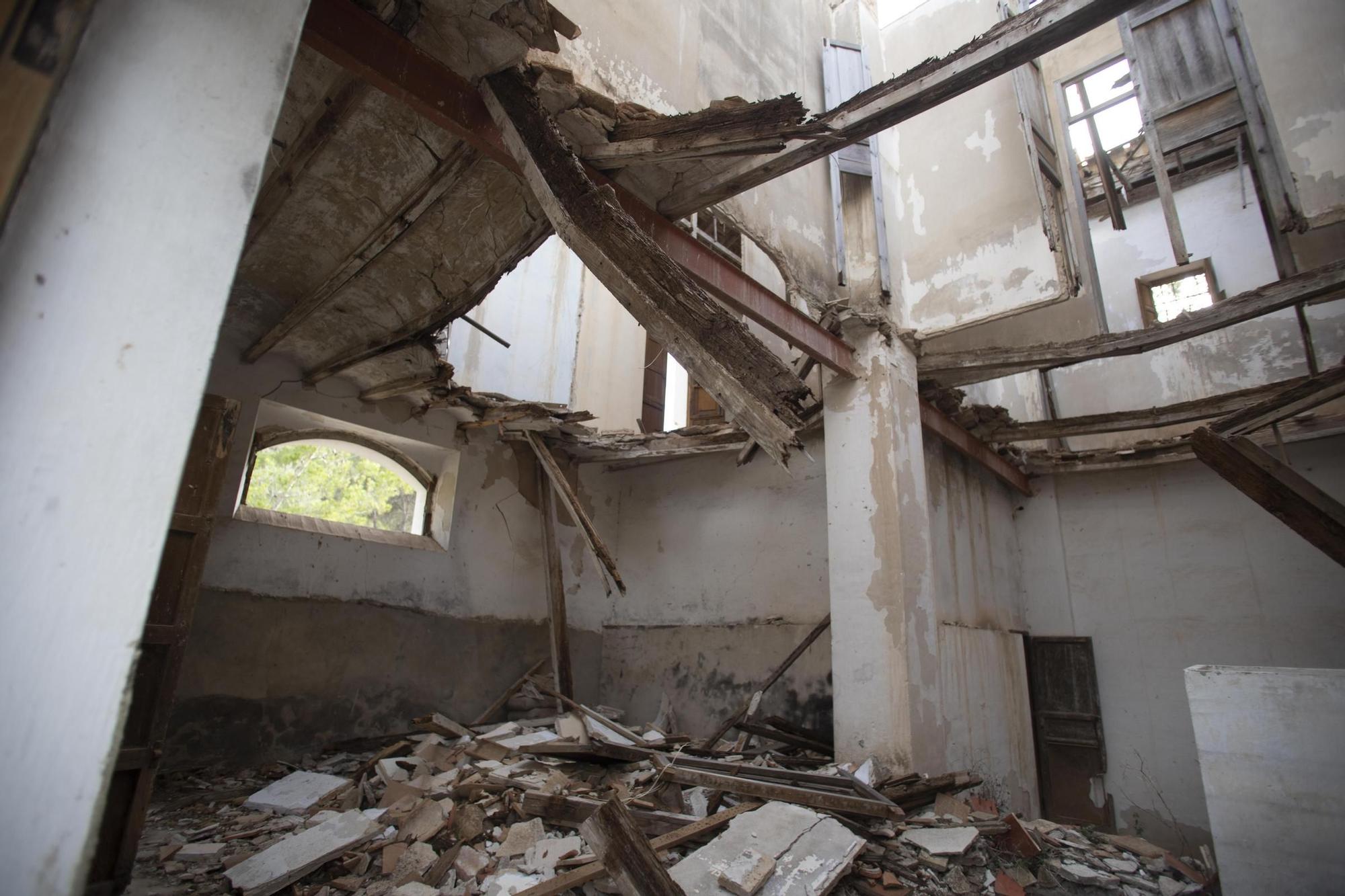 Este es el estado de deterioro que sufre la "Casa de los Quadrado" en Xàtiva