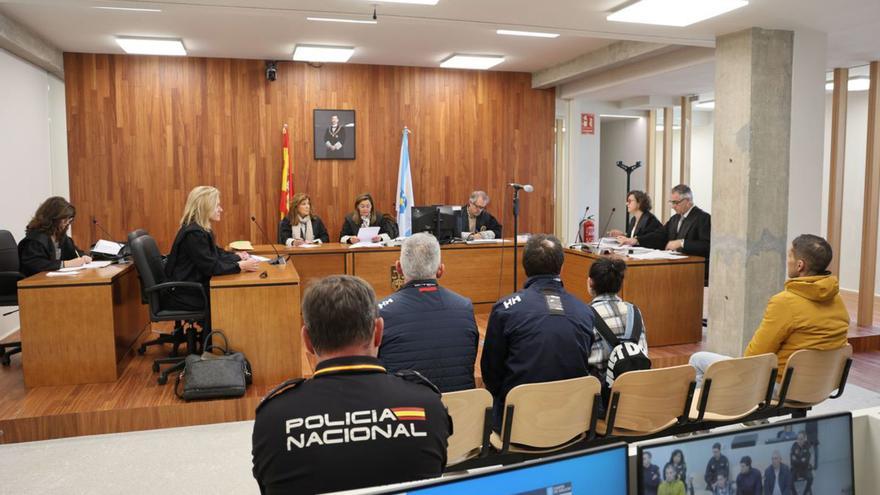 Los cuatro acusados, durante la vista de 
conformidad en la Audiencia  // J. Lores