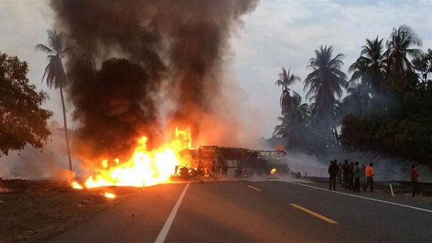 Catorce muertos y 20 heridos en un accidente de autobús en México