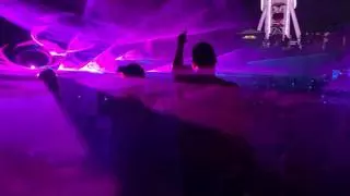 El Tibidabo recupera su espectáculo de láseres nocturno y estrena una 'playa' con sombrillas