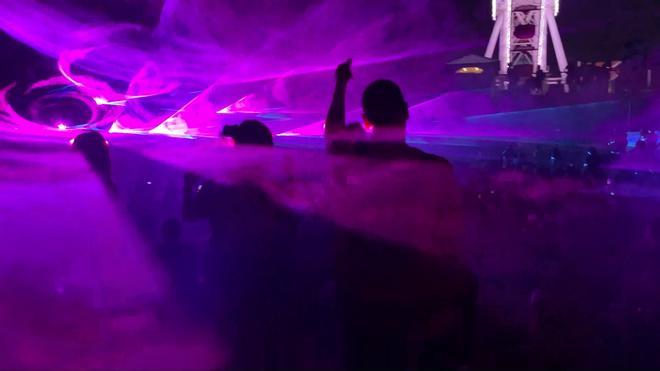 El Tibidabo recupera su 'Laser Show' nocturno y estrena una 'playa' con sombrillas
