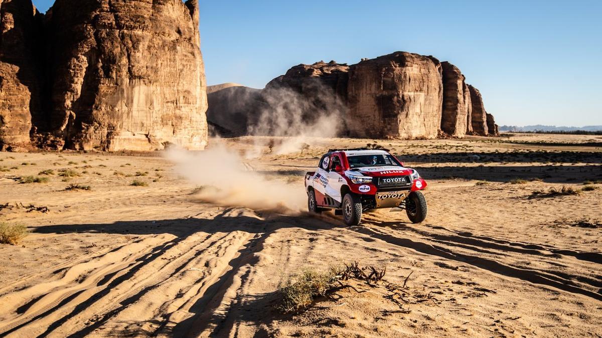 Alonso y Coma participan en el Rally saudí Al Ula-Neom