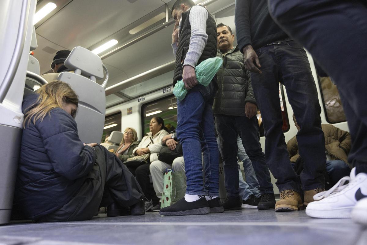 Así se ha vivido la huelga de Renfe en la estación de Sants de Barcelona