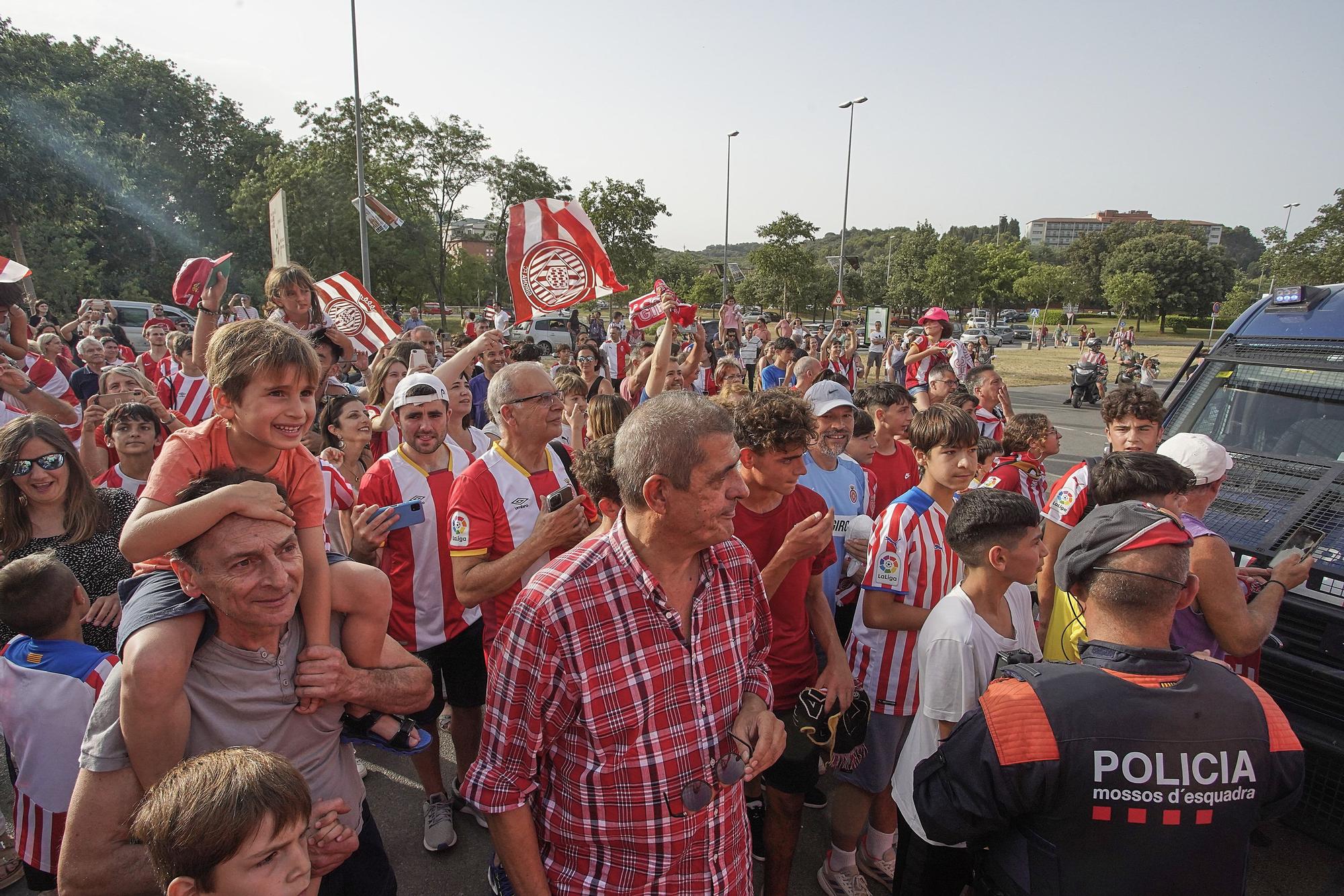 Les millors imatges de la rua de celebració del Girona i el Bàsquet Girona