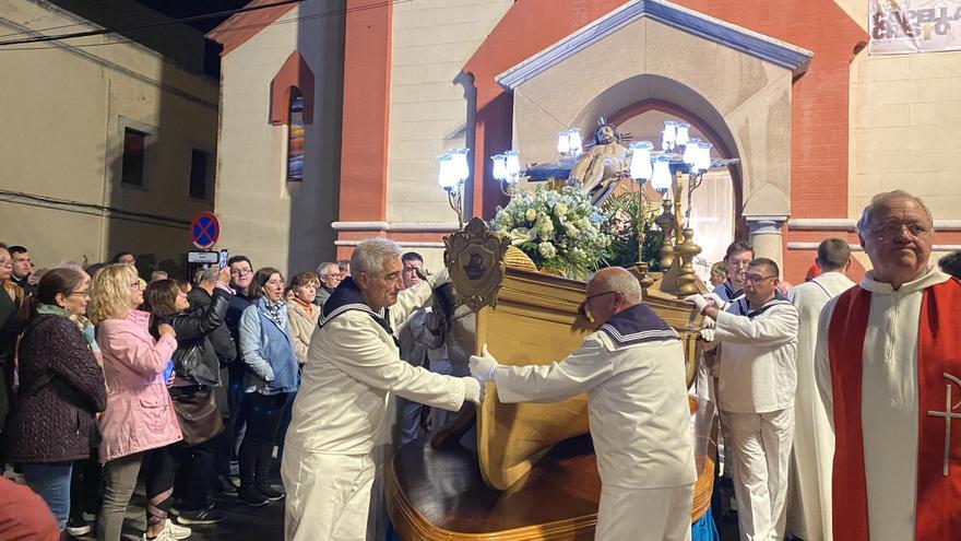 Galería de imágenes: Multitudinaria subida del Cristo del Mar de Benicarló