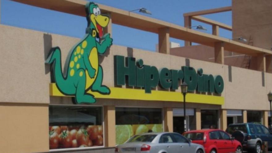 Imagen de uno de los establecimientos del grupo  Hiperdino en Corralejo. | | LP / DLP