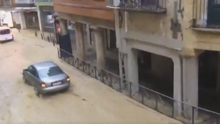 Las fuertes tormentas inundan las calles de Barbastro