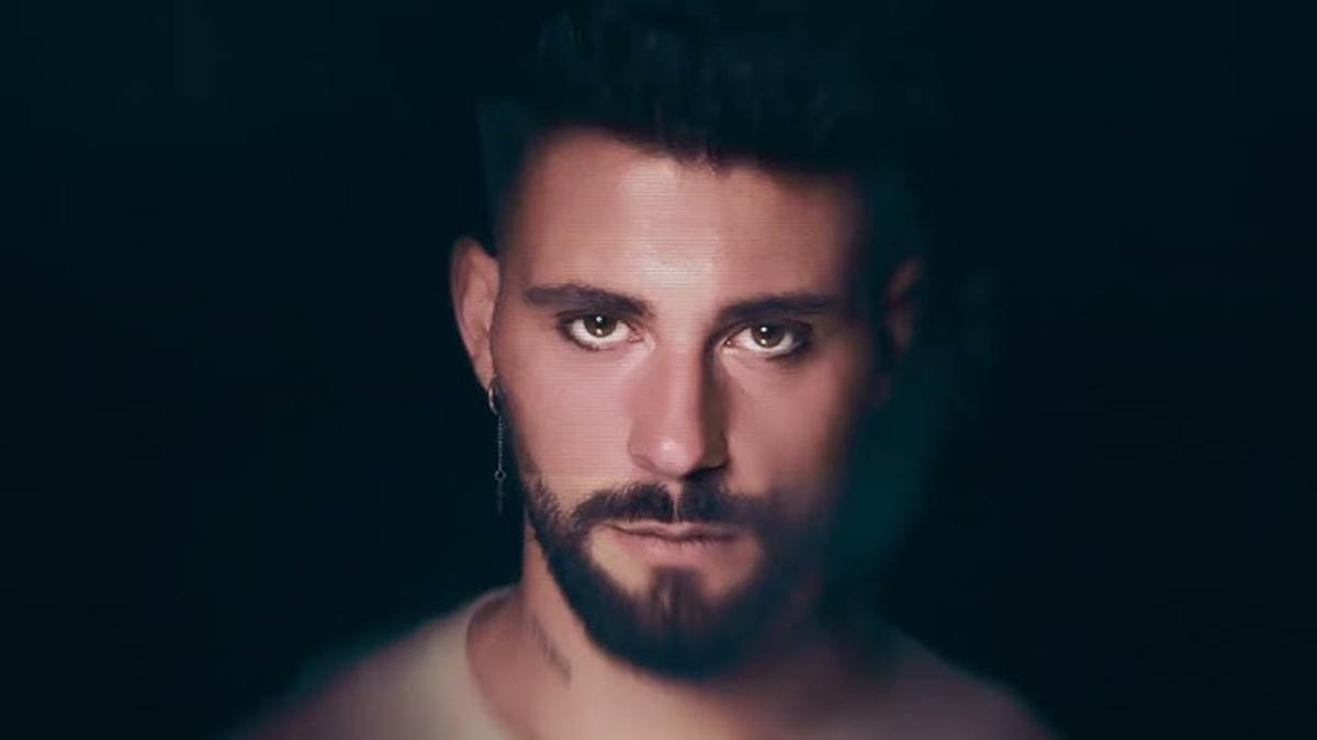 J Kbello en el videoclip de V.I.P., la canción con la que se presentaba al Benidorm Fest.