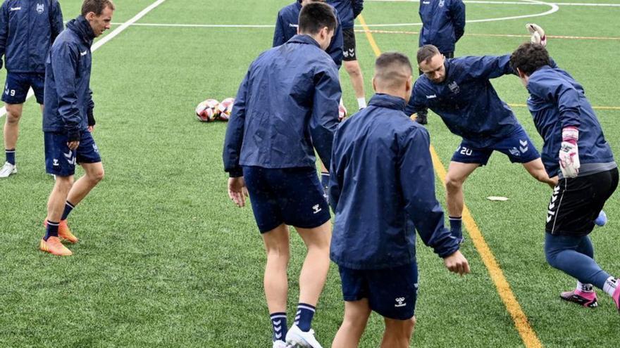 Entrenamiento del Pontevedra en A Xunqueira. |  // RAFA VÁZQUEZ