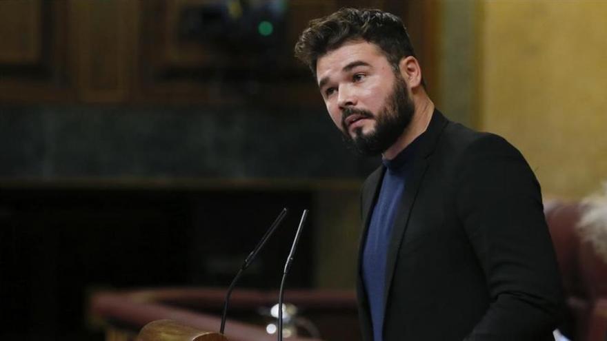 Rufián a Santamaría: &quot;El curso de urbanidad mejor nos lo da Andrea Fabra&quot;