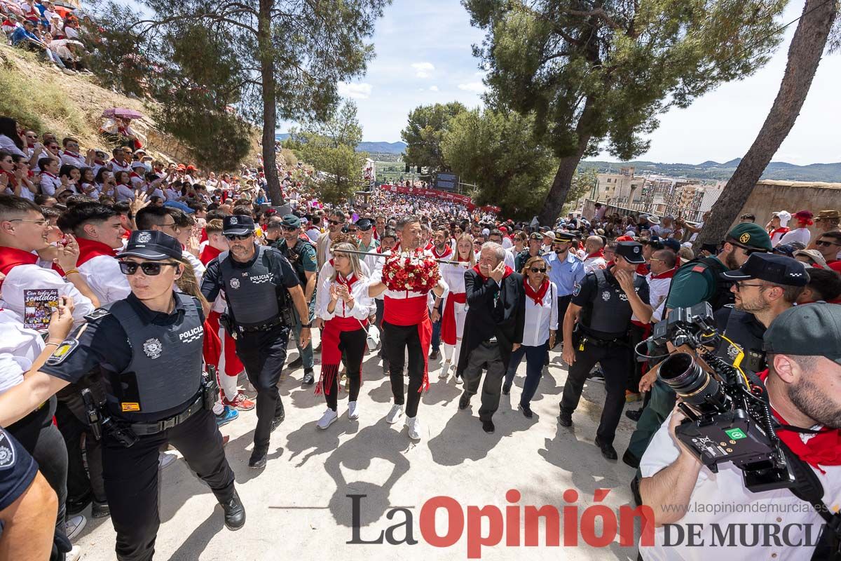 Bandeja de flores y ritual de la bendición del vino en las Fiestas de Caravaca