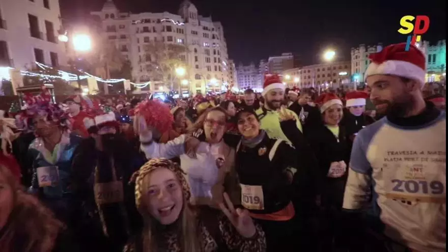Ambiente de fiesta en la San Silvestre de Valencia