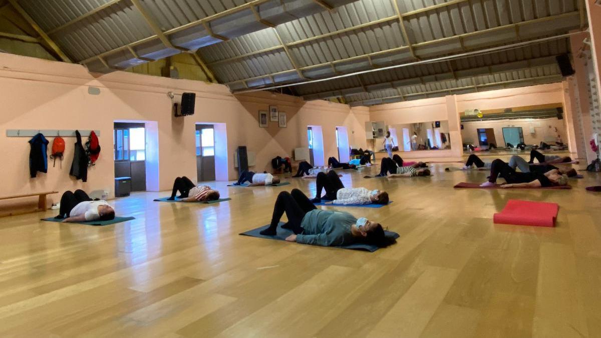 El pabellón municipal también fue escenario de las clases deportivas.