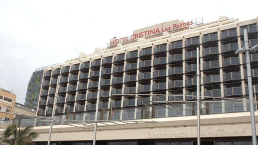 Dos hoteles de Las Canteras cierran por reformas en agosto - La Provincia