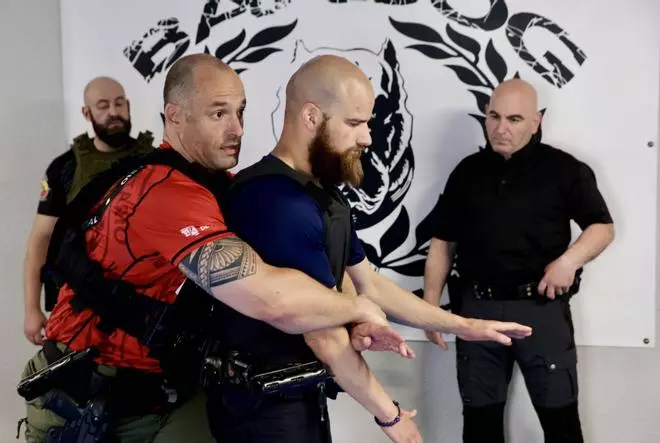 EN IMÁGENES: El Grappling Policial llega a Gijón: la técnica que "humaniza" las intervenciones policiales