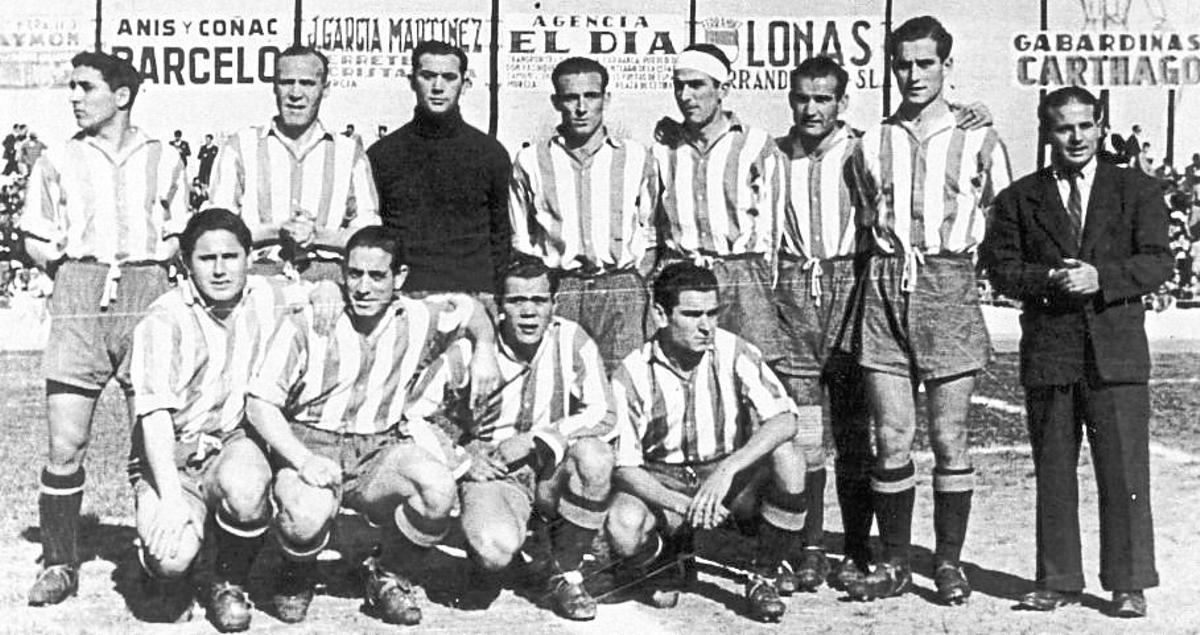 Once del Deportivo en un encuentro de la campaña 1947-48.