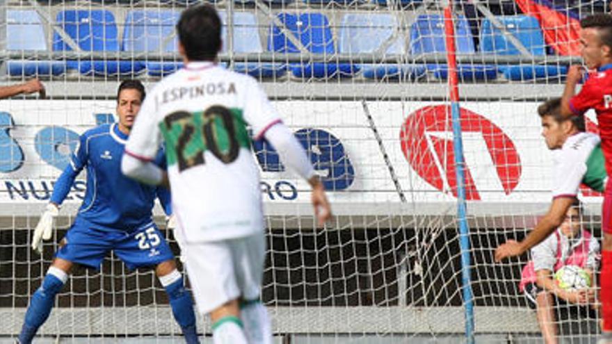 Una imagen del partido Numancia-Elche disputado hoy en Los Pajaritos