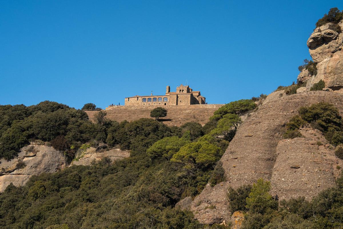 El paisaje de la famosa montaña de La Mola, que tiene un cierre anunciado